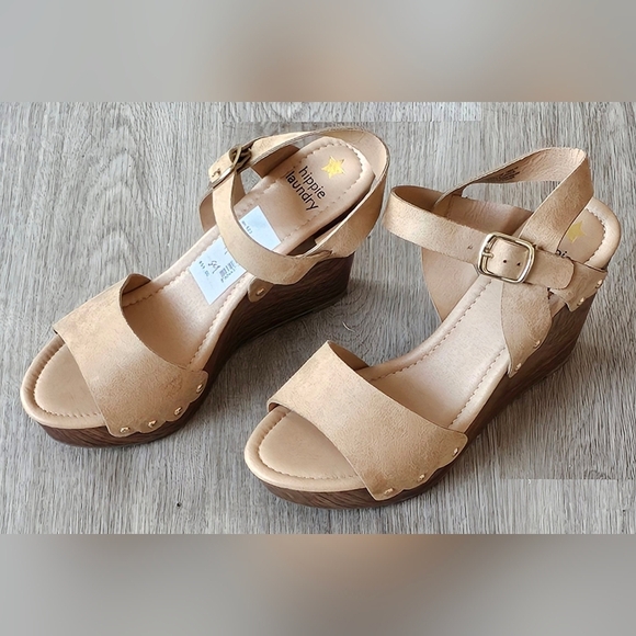 Size 11 Hippie Laundry Tan Wedge Sandals - Picture 2 of 8